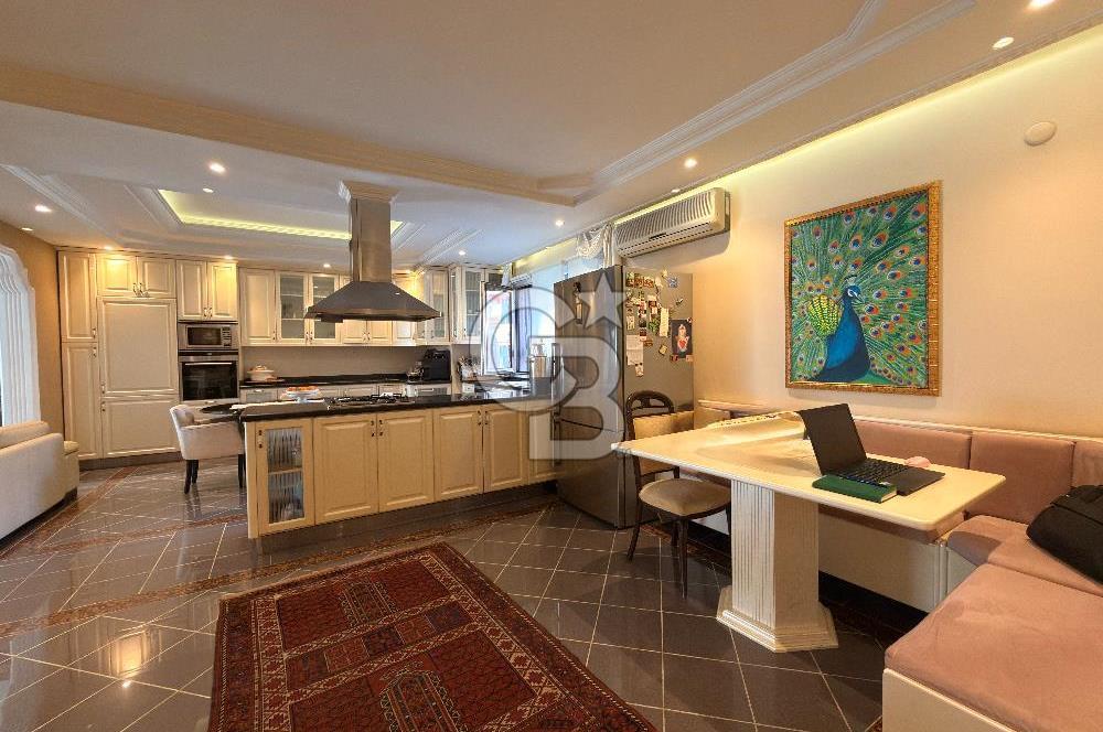 Florya Basınköy'de Bakımlı Geniş 240m2 4+1 Satılık Daire