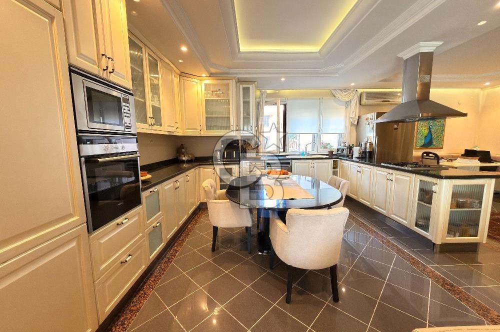 Florya Basınköy'de Bakımlı Geniş 240m2 4+1 Satılık Daire