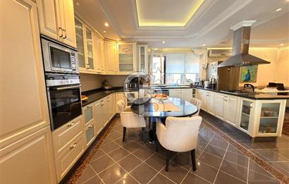 Florya Basınköy'de Bakımlı Geniş 240m2 4+1 Satılık Daire