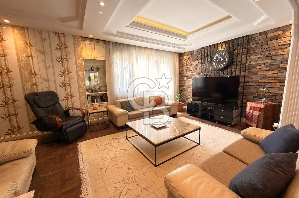 Florya Basınköy'de Bakımlı Geniş 240m2 4+1 Satılık Daire
