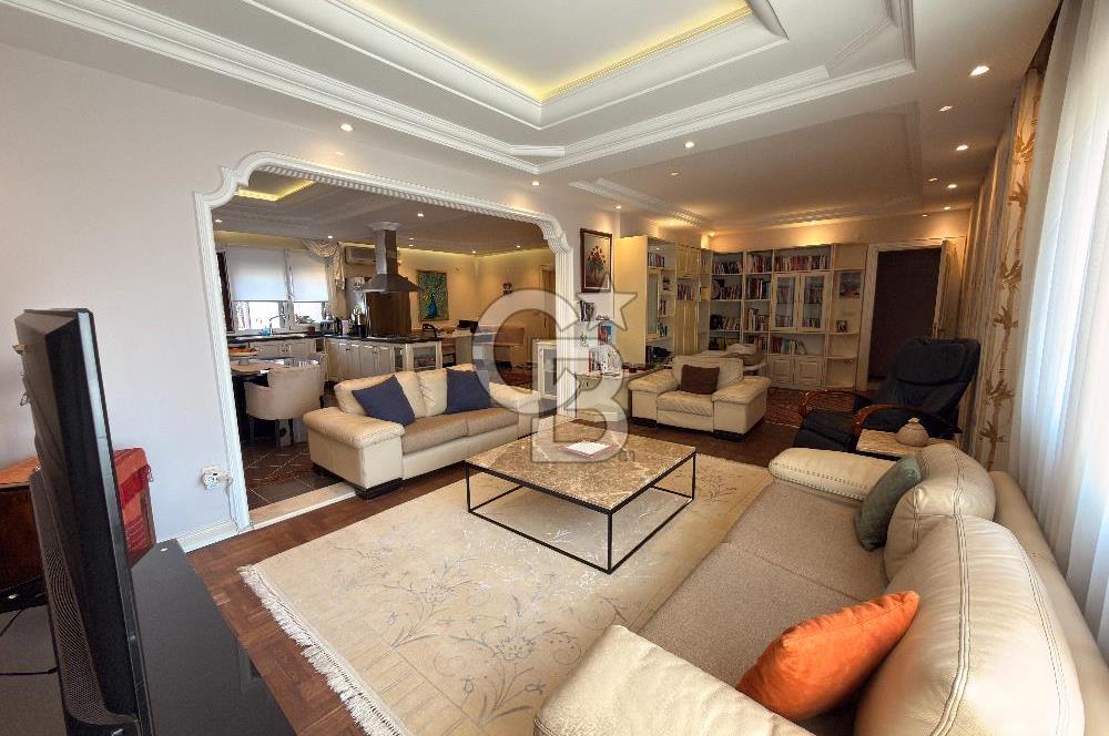 Florya Basınköy'de Bakımlı Geniş 240m2 4+1 Satılık Daire