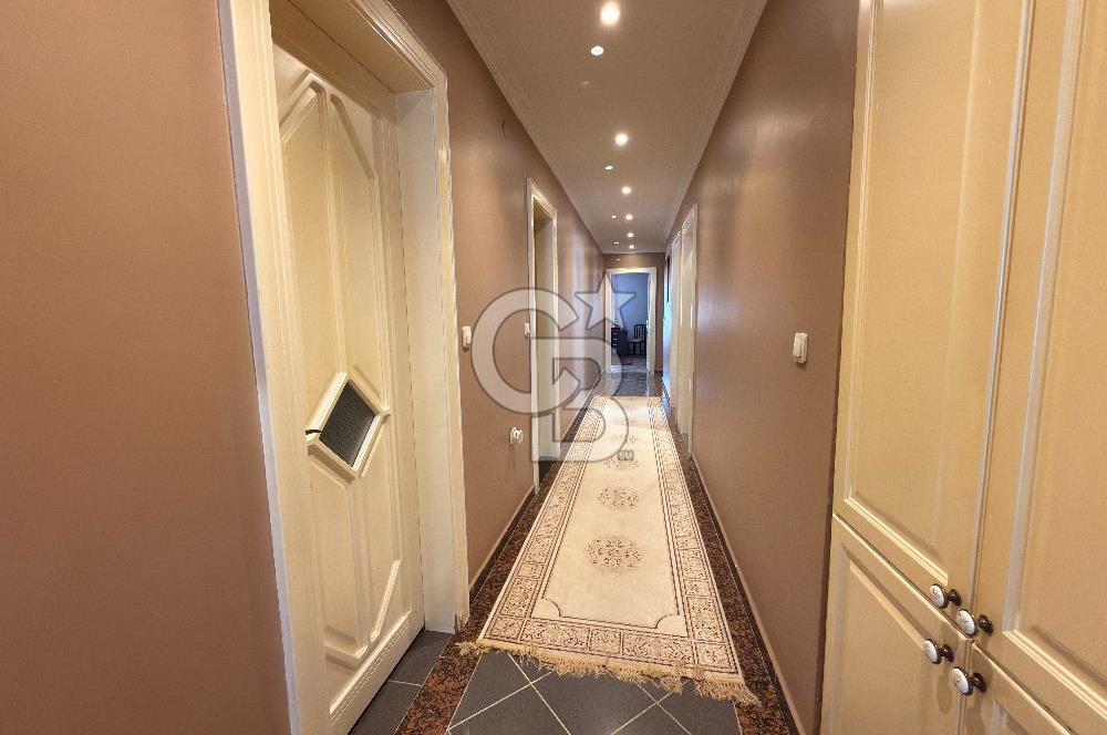 Florya Basınköy'de Bakımlı Geniş 240m2 4+1 Satılık Daire