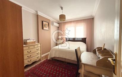 Florya Basınköy'de Bakımlı Geniş 240m2 4+1 Satılık Daire
