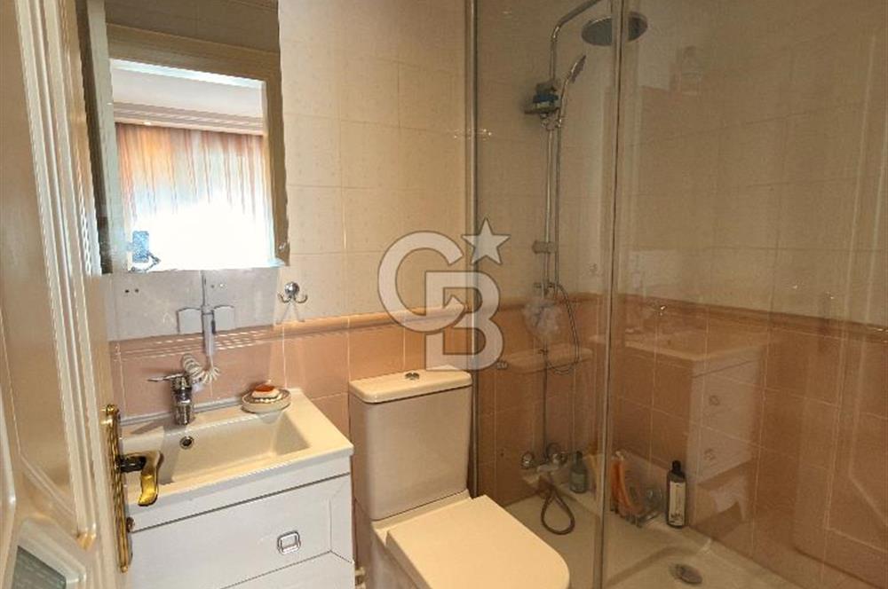 Florya Basınköy'de Bakımlı Geniş 240m2 4+1 Satılık Daire