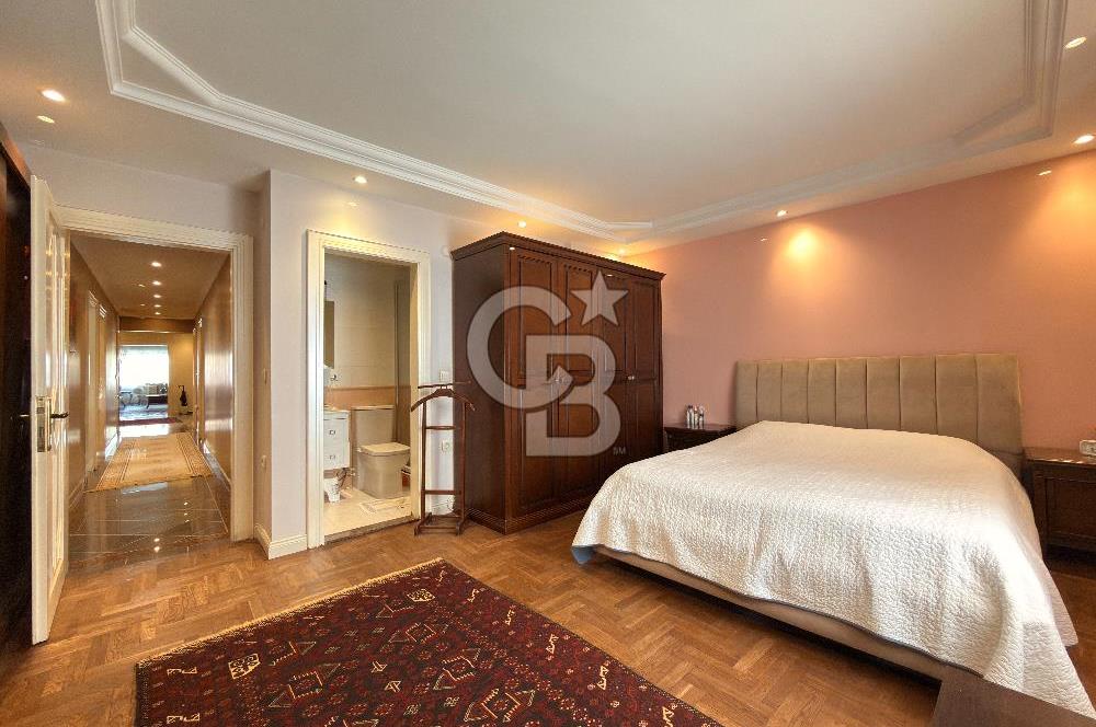 Florya Basınköy'de Bakımlı Geniş 240m2 4+1 Satılık Daire