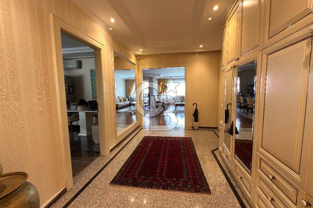 Florya Basınköy'de Bakımlı Geniş 240m2 4+1 Satılık Daire