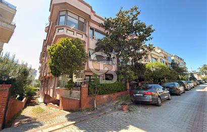 Florya Basınköy'de Bakımlı Geniş 240m2 4+1 Satılık Daire