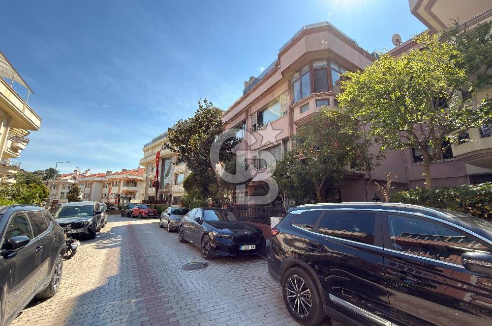Florya Basınköy'de Bakımlı Geniş 240m2 4+1 Satılık Daire