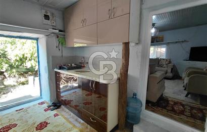Burhaniye Sübeylidere’de Dere Kenarında Avlulu Köy Evi