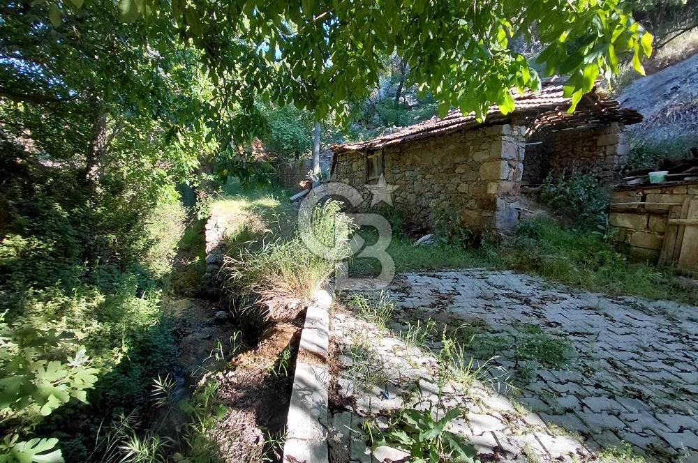 Burhaniye Sübeylidere’de Köy İçinde Yol Cepheli Kullanım Alanı