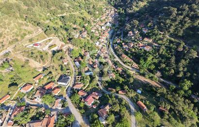 Burhaniye Sübeylidere’de Dere Kenarında Avlulu Köy Evi