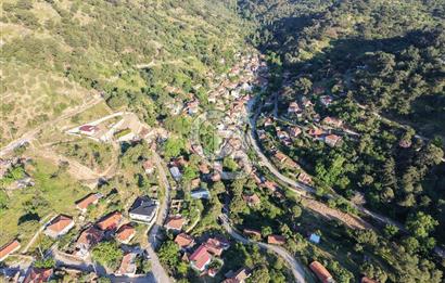 Burhaniye Sübeylidere’de Dere Kenarında Avlulu Köy Evi