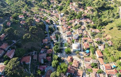 Burhaniye Sübeylidere’de Dere Kenarında Avlulu Köy Evi