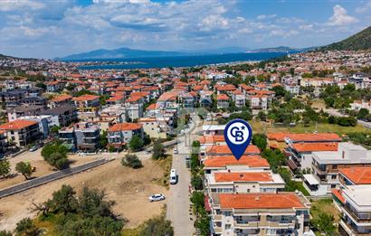 Yenifoça Narezen'de Satılık 2+1 Bahçe Katı Daire