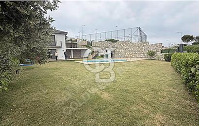 ÇEŞME DE KİRALIK HAVUZLU MÜSTAKİL EŞYALI VİLLA
