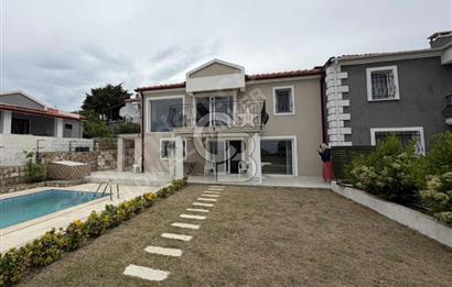ÇEŞMEDE HAVUZLU KİRALIK LÜKS VİLLA