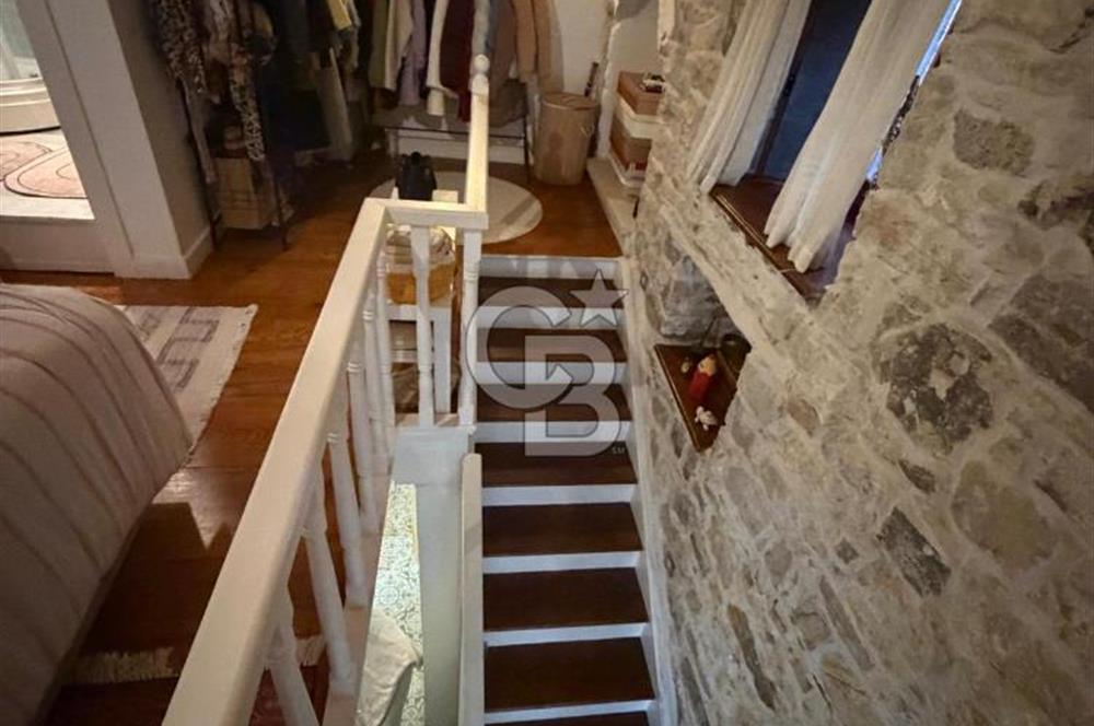 Eski Foça Fevzi Paşa Mahallesinde Satılık Taş Ev