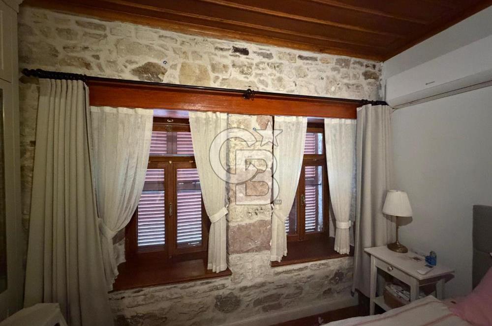 Eski Foça Fevzi Paşa Mahallesinde Satılık Taş Ev