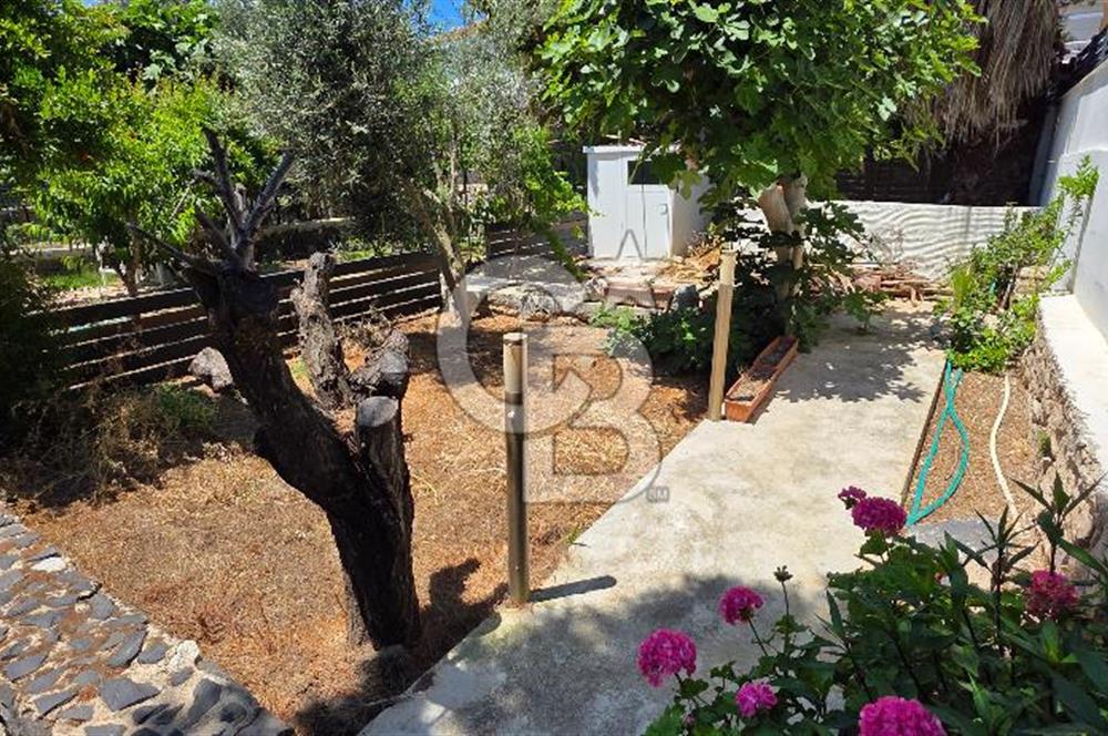 ÇEŞME DALYANDA DÖRT MEVSİM KULLANIMA UYGUN 4+1 TRİPLEKS VİLLA