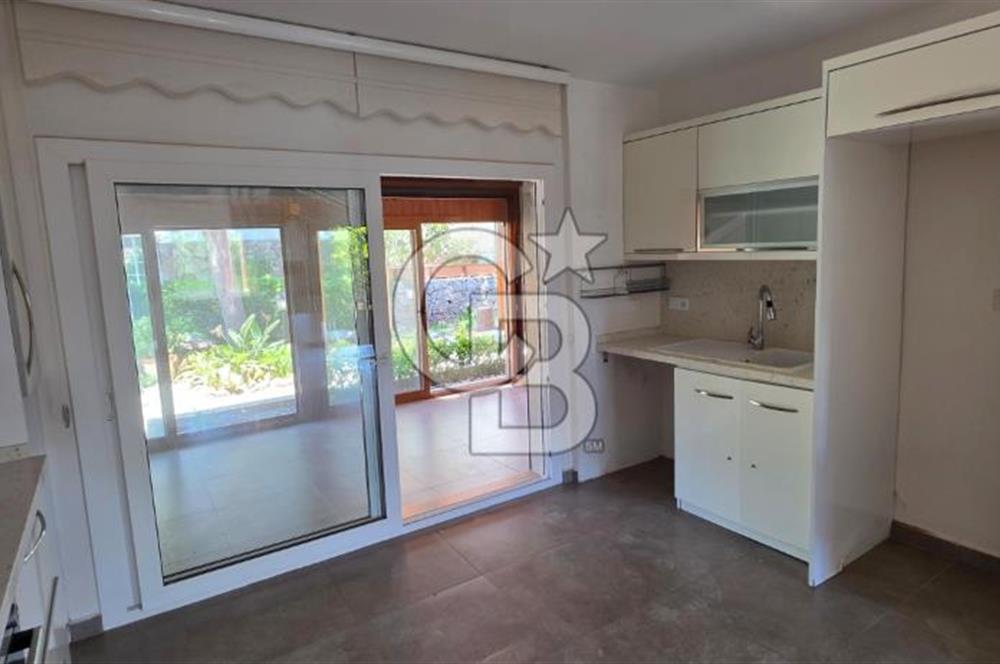 ÇEŞME DALYANDA DÖRT MEVSİM KULLANIMA UYGUN 4+1 TRİPLEKS VİLLA