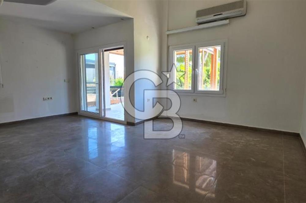 ÇEŞME DALYANDA DÖRT MEVSİM KULLANIMA UYGUN 4+1 TRİPLEKS VİLLA