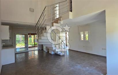 ÇEŞME DALYANDA DÖRT MEVSİM KULLANIMA UYGUN 4+1 TRİPLEKS VİLLA