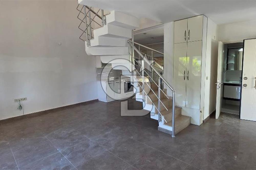 ÇEŞME DALYANDA DÖRT MEVSİM KULLANIMA UYGUN 4+1 TRİPLEKS VİLLA
