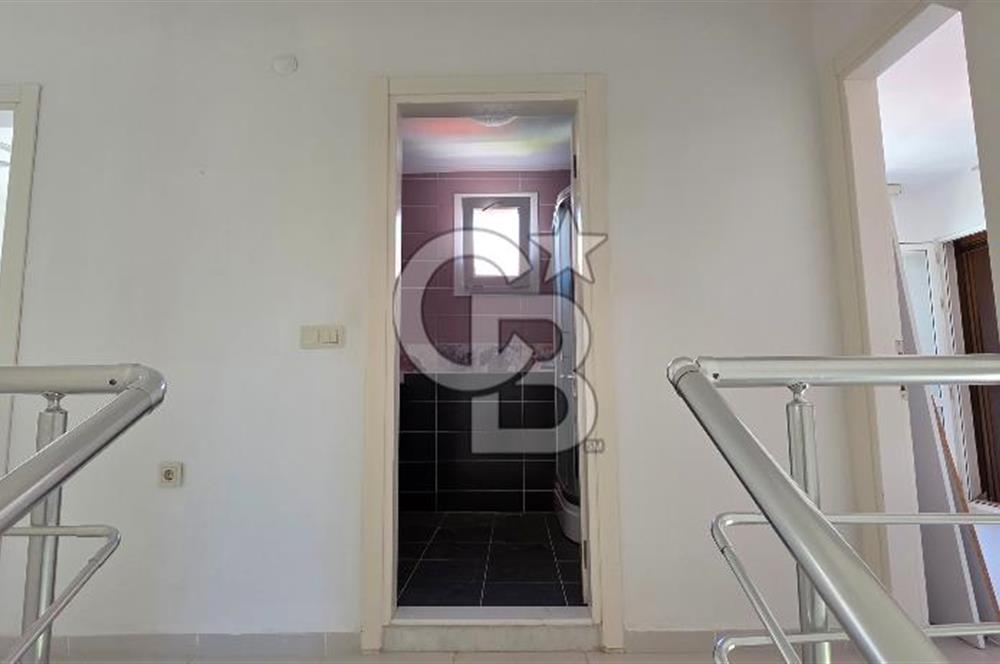 ÇEŞME DALYANDA DÖRT MEVSİM KULLANIMA UYGUN 4+1 TRİPLEKS VİLLA