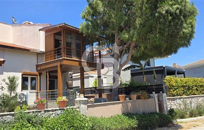ÇEŞME DALYANDA DÖRT MEVSİM KULLANIMA UYGUN 4+1 TRİPLEKS VİLLA