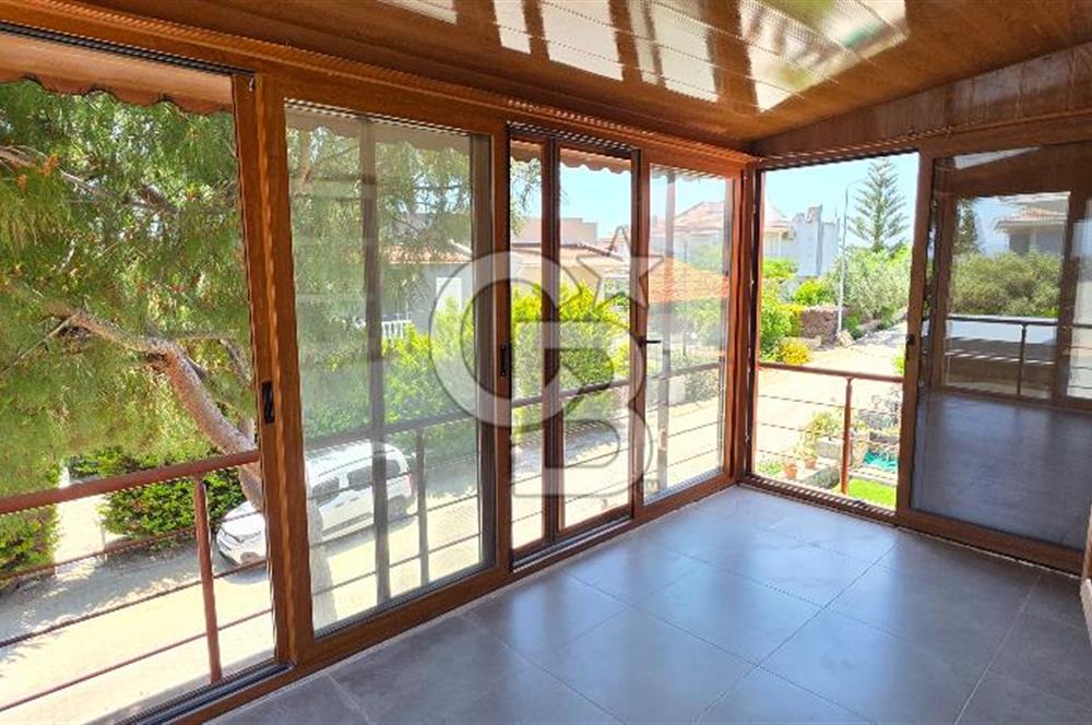 ÇEŞME DALYANDA DÖRT MEVSİM KULLANIMA UYGUN 4+1 TRİPLEKS VİLLA