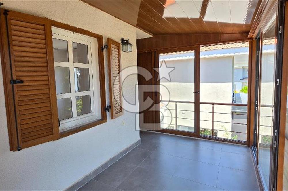 ÇEŞME DALYANDA DÖRT MEVSİM KULLANIMA UYGUN 4+1 TRİPLEKS VİLLA