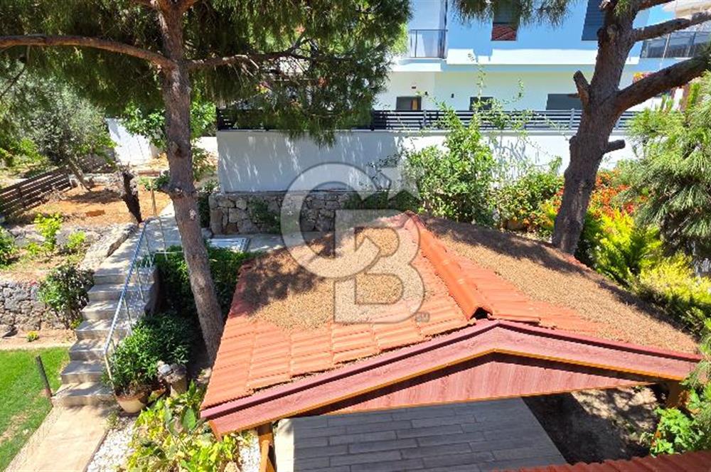 ÇEŞME DALYANDA DÖRT MEVSİM KULLANIMA UYGUN 4+1 TRİPLEKS VİLLA
