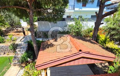 ÇEŞME DALYANDA DÖRT MEVSİM KULLANIMA UYGUN 4+1 TRİPLEKS VİLLA