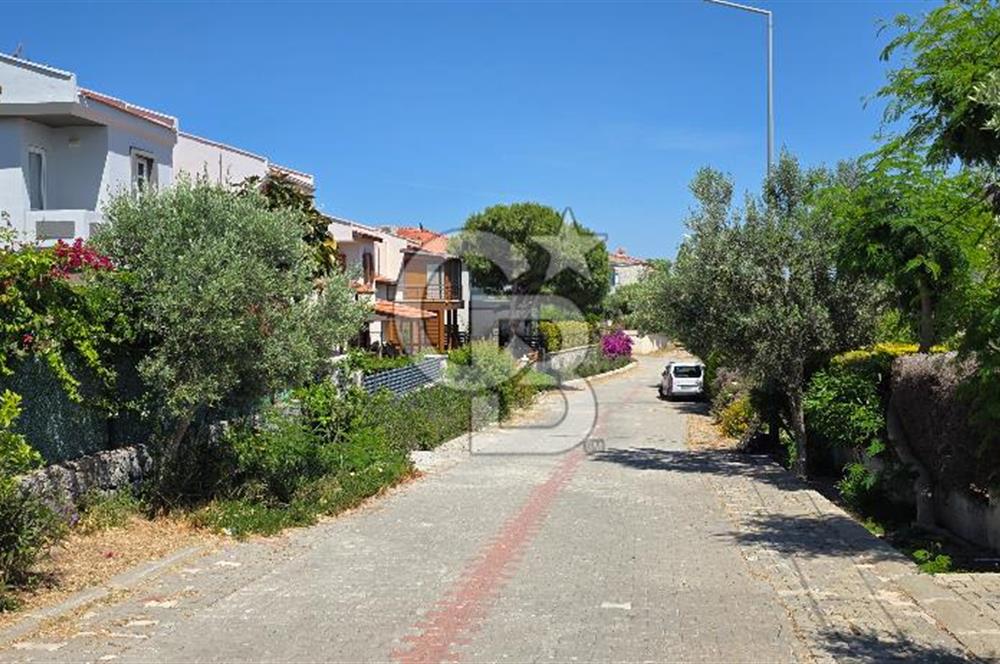 ÇEŞME DALYANDA DÖRT MEVSİM KULLANIMA UYGUN 4+1 TRİPLEKS VİLLA