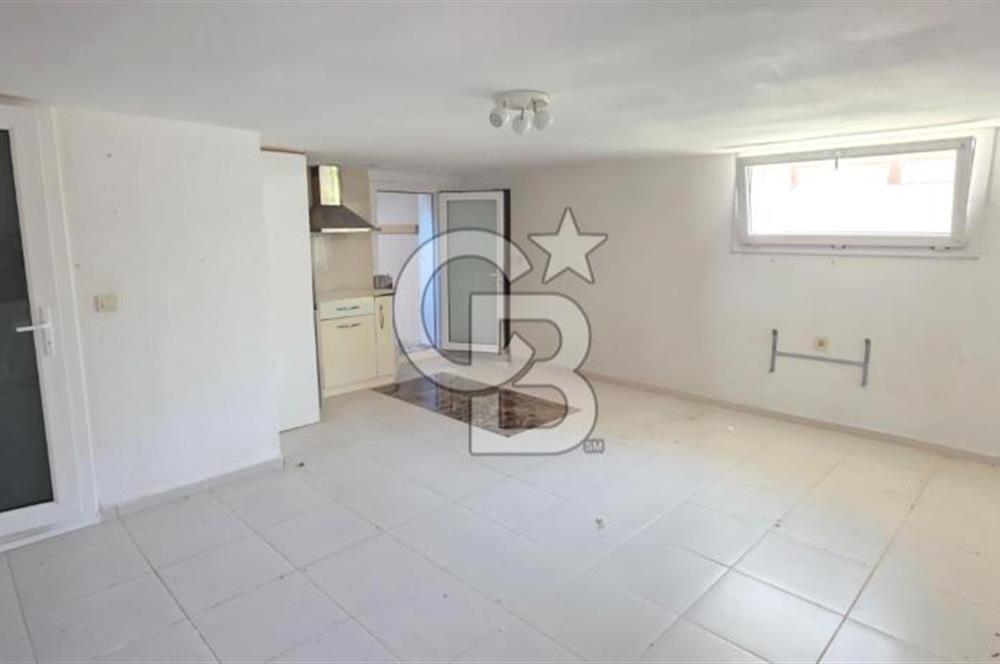 ÇEŞME DALYANDA DÖRT MEVSİM KULLANIMA UYGUN 4+1 TRİPLEKS VİLLA