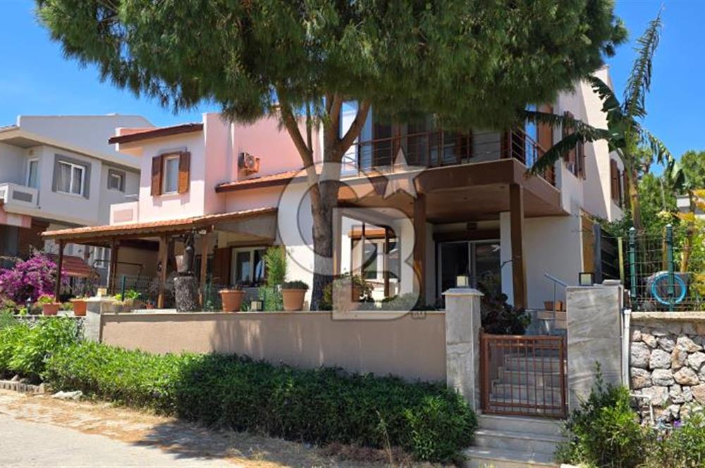 ÇEŞME DALYANDA DÖRT MEVSİM KULLANIMA UYGUN 4+1 TRİPLEKS VİLLA