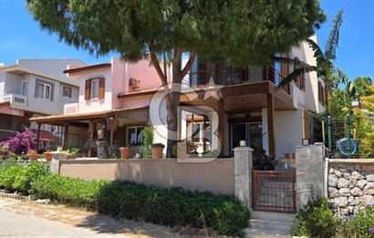 ÇEŞME DALYANDA DÖRT MEVSİM KULLANIMA UYGUN 4+1 TRİPLEKS VİLLA