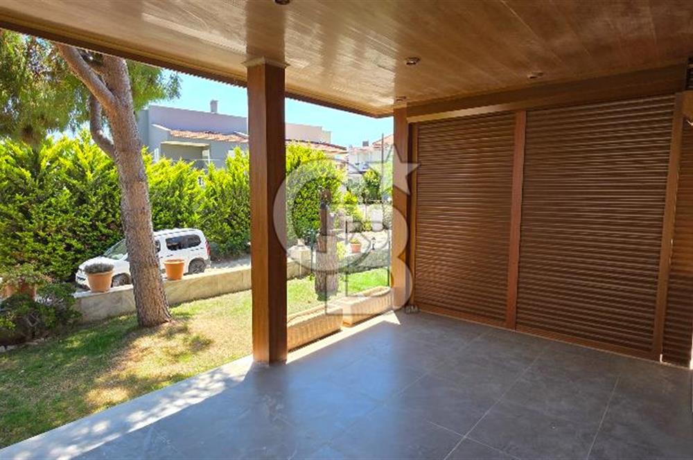 ÇEŞME DALYANDA DÖRT MEVSİM KULLANIMA UYGUN 4+1 TRİPLEKS VİLLA