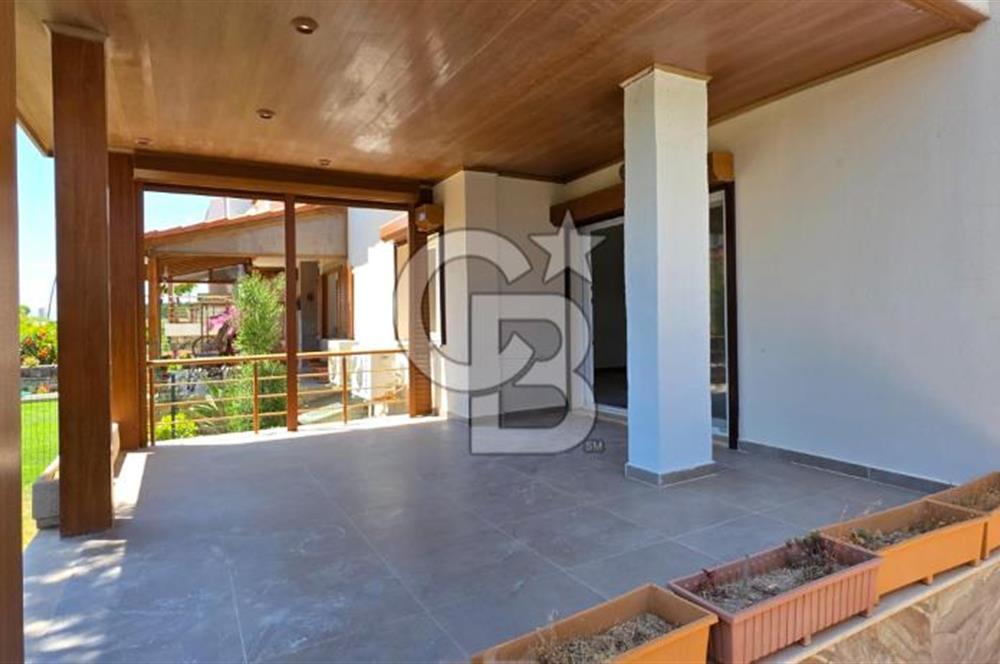 ÇEŞME DALYANDA DÖRT MEVSİM KULLANIMA UYGUN 4+1 TRİPLEKS VİLLA