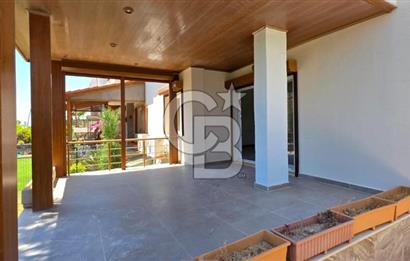ÇEŞME DALYANDA DÖRT MEVSİM KULLANIMA UYGUN 4+1 TRİPLEKS VİLLA