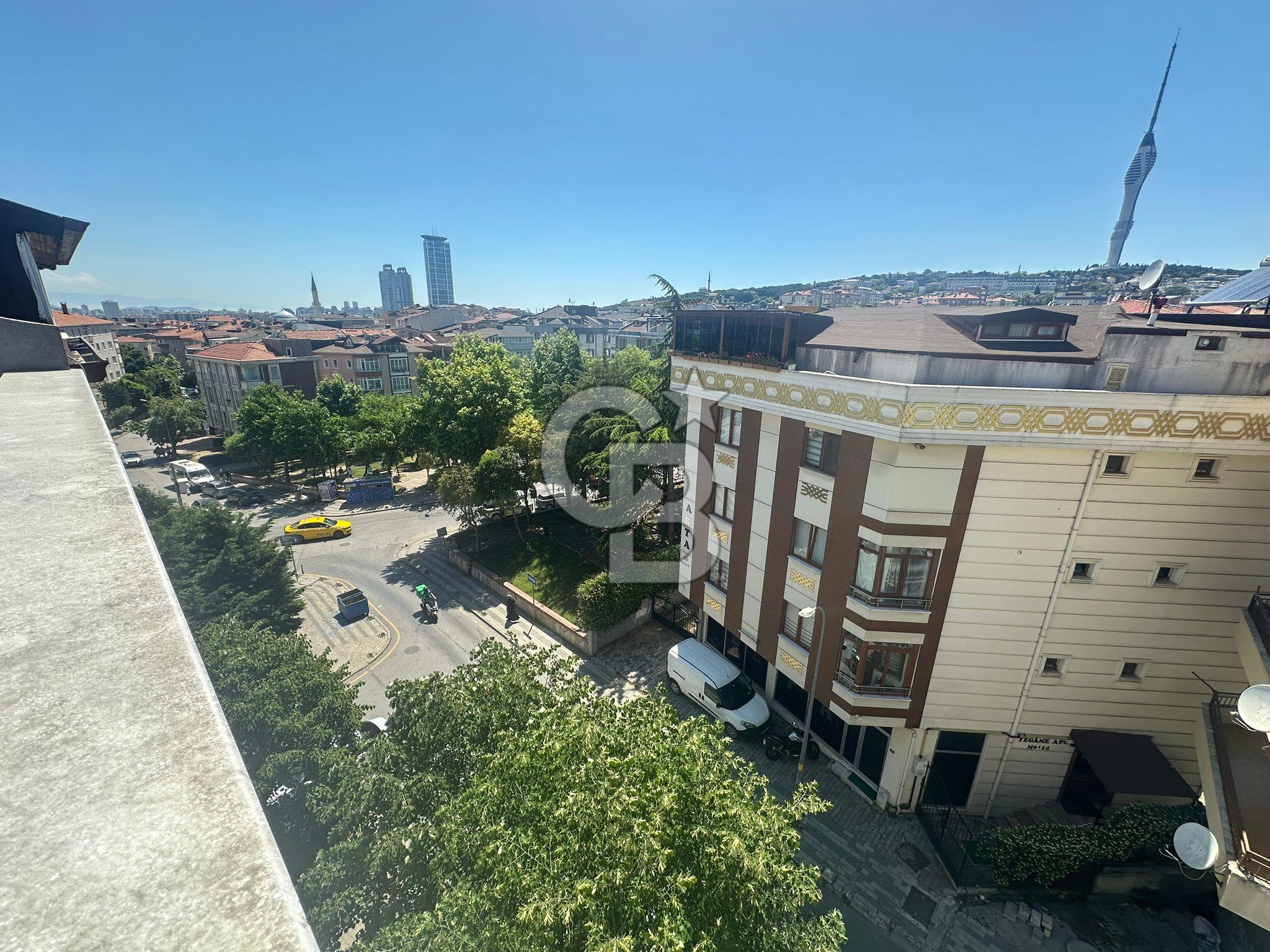 ÜSKÜDAR BULGURLU CADDESİ ÜZERİNDE TERASLI 2+1 ÇATI KATI DAİRE