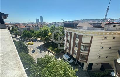 ÜSKÜDAR BULGURLU CADDESİ ÜZERİNDE TERASLI 2+1 ÇATI KATI DAİRE