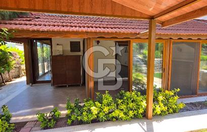ÇEŞME DALYANDA DÖRT MEVSİM KULLANIMA UYGUN 4+1 TRİPLEKS VİLLA
