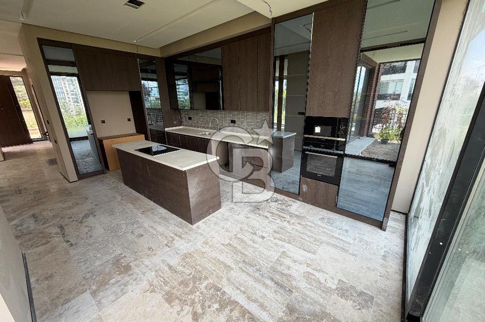 Yaşamkent Merkezde Seçkin Mimariye Sahip Köşe Ultra Lüks Villa