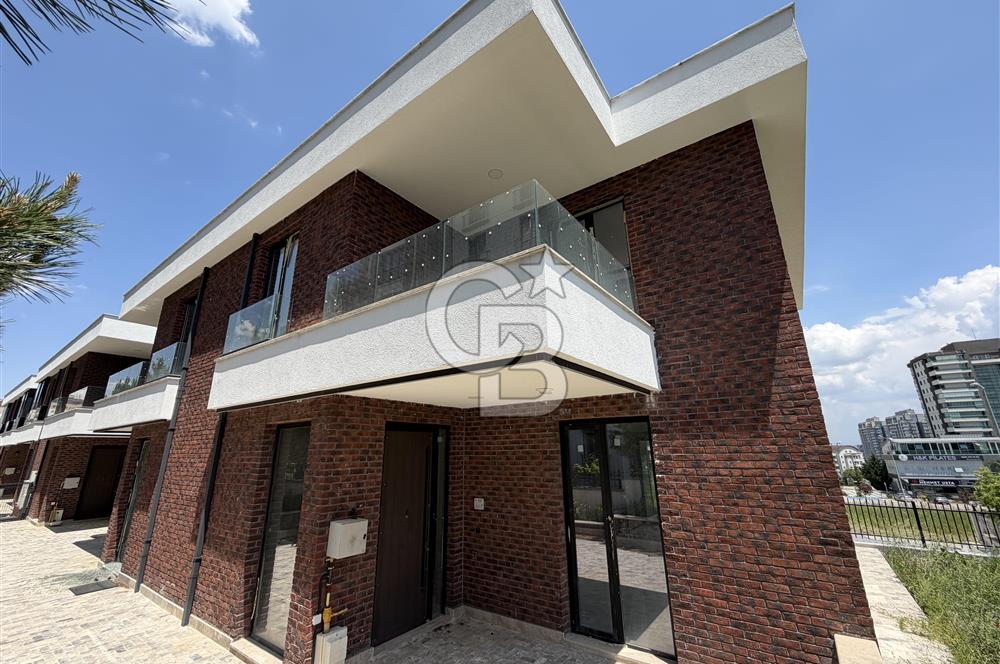Yaşamkent Merkezde Seçkin Mimariye Sahip Köşe Ultra Lüks Villa