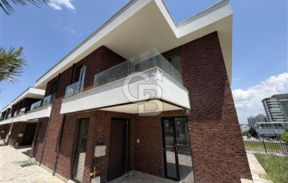 Yaşamkent Merkezde Seçkin Mimariye Sahip Köşe Ultra Lüks Villa