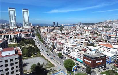 Bayraklı'da Sakarya Caddesi Üzerinde 3+1 Satılık Daire/Ofis