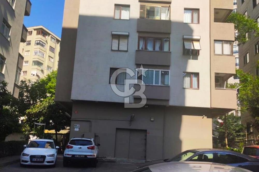KADIKÖY KUYUBAŞI'NDA CADDE ÜZERİ KİRALIK YÜKSEK TAVANLI DEPO