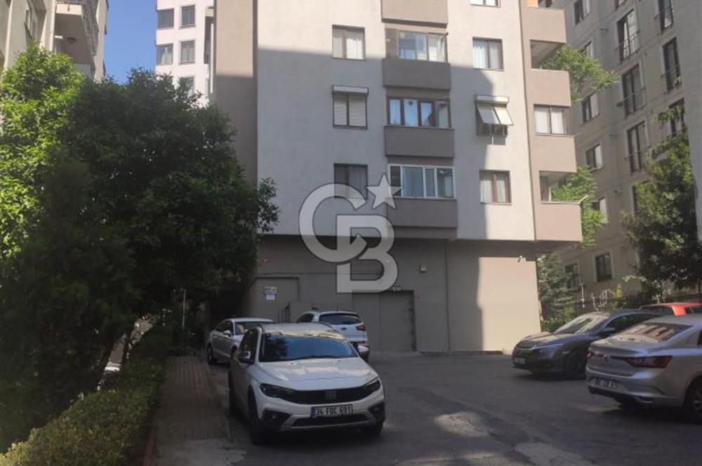 KADIKÖY KUYUBAŞI'NDA CADDE ÜZERİ KİRALIK YÜKSEK TAVANLI DEPO