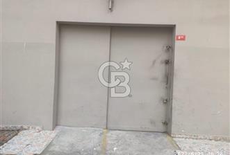 KADIKÖY KUYUBAŞI'NDA CADDE ÜZERİ KİRALIK YÜKSEK TAVANLI DEPO - 1 - 351232